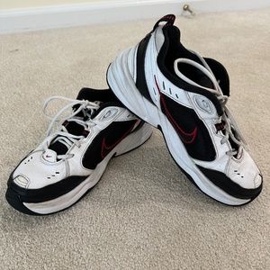 Men Nike Sneakers (US 9.5)